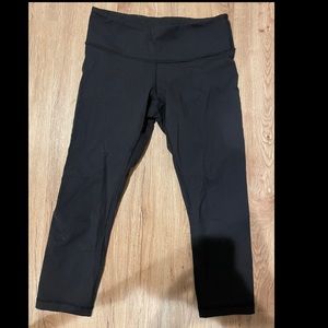 Womens Lululemon cropped leggings - 6